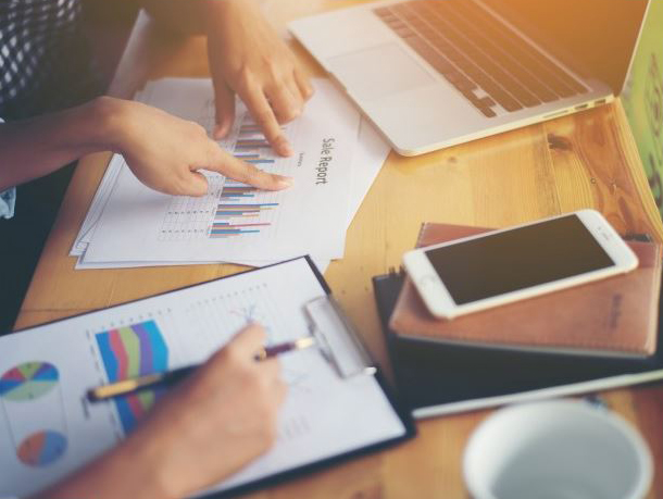 pic - Workers comparing graphics